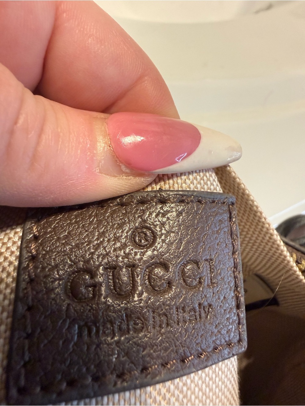 1.1 Gucci Beige and Brown GG Supreme Shoulder Bag with Gold Hardware - Picture 4 of 7